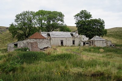 Foto 6x4 Spireslack Farm Glenbuck\/NS7429 Das Bauernhaus steht in der Mitte um 2017