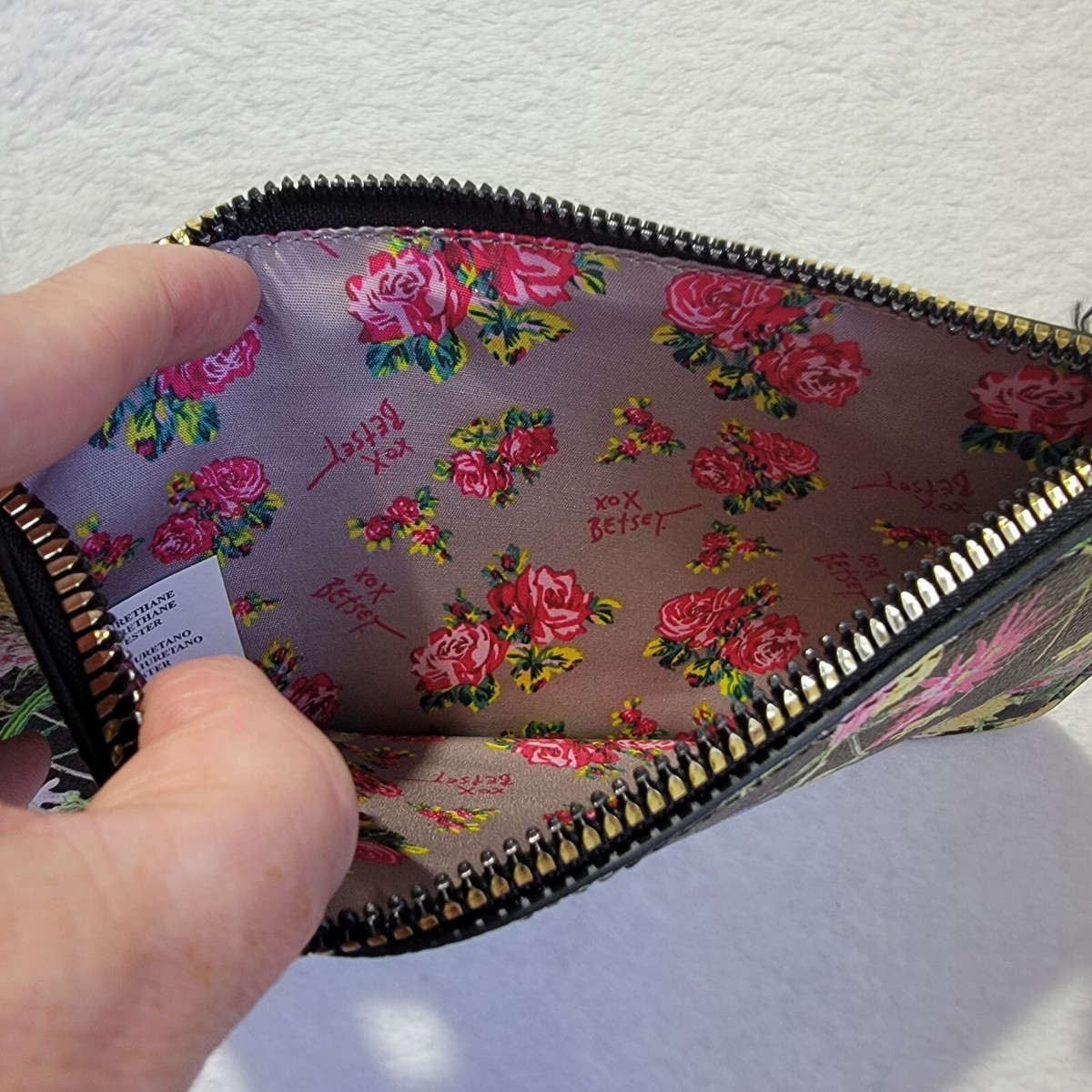 BETSEY JOHNSON 2021 BLACK FLORAL WRISTLET Betsy Johnson Floral Bow Wristlet Wallet – Pink & Black  main image 3