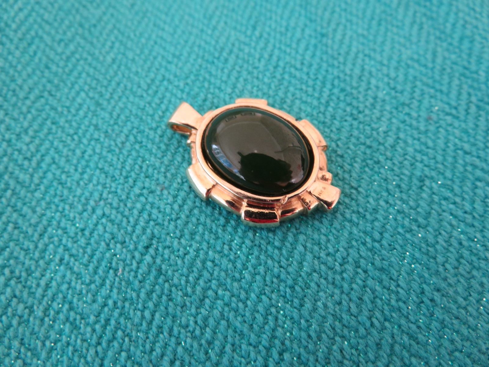 VINTAGE 14K SOLID GOLD JADE PENDANT WITH BUTTERFLY & … Gem