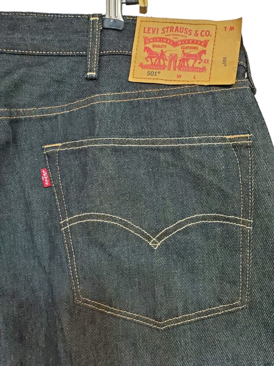 Levi's 501 Mens Denim Jeans Size W48 x L32 Dark Blue Levi's 501 Mens Denim Jeans Size W48 x L32 Dark Blue