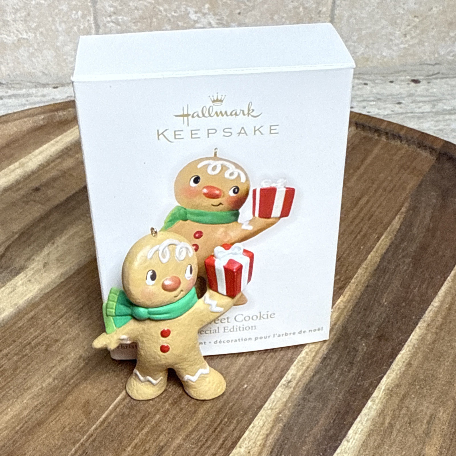 Hallmark Keepsake 2011 A Sweet Treat Gingerbread Man Christmas Tree Ornament