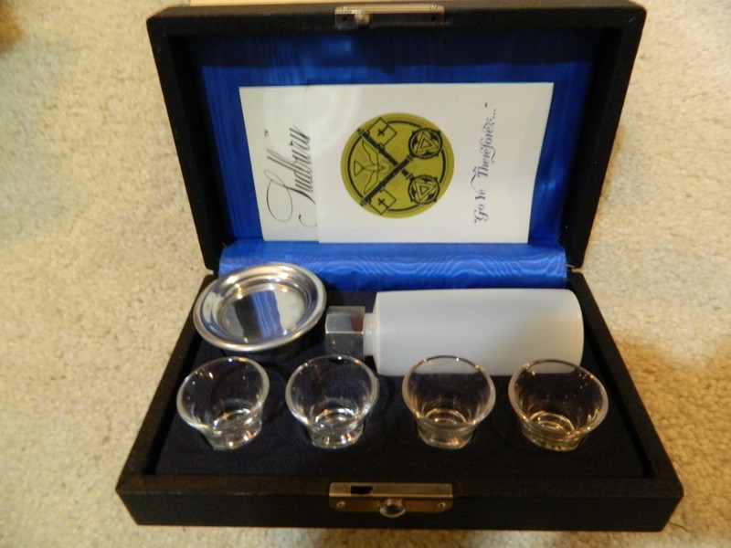 Clergy Pastor Priest Communion Set Four Glasses, Bottle & Host Holder