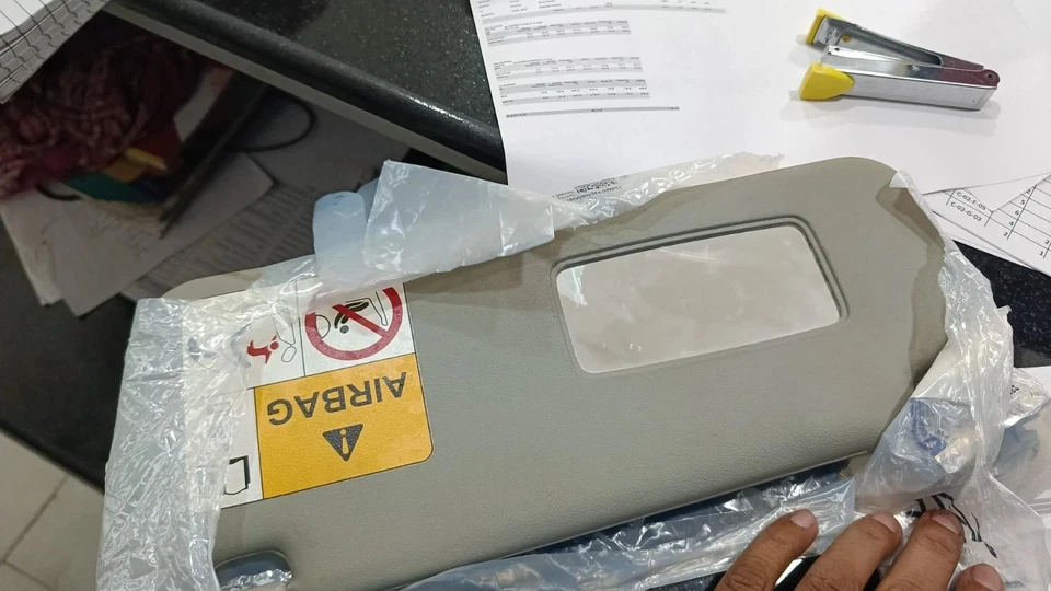 Parasoles lateral izquierdo Suzuki S Cross Jiminy Baleno Grand Vitara Foto 2 de 2