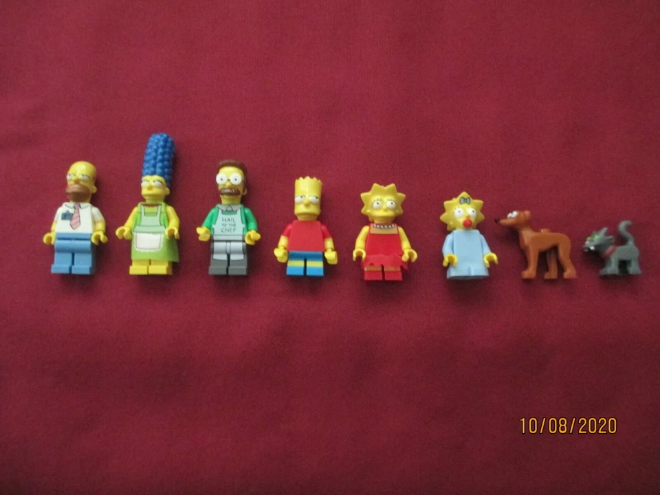 LEGO Simpsons  Minifigures LOT.Simpson's House Minifigures +Snowball & Santa's H - Image 2 of 4
