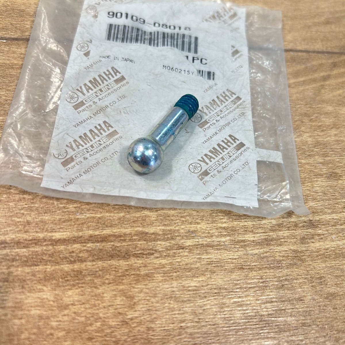 YAMAHA OEM NOS FOOT PEG BOLT / 90109-08018-00 / YZFR6 YZF-R6 SR400