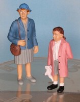 Bachmann Scenecraft 22-196, Spur G / MaßStab 1:22,5, Oma + Enkeltochter