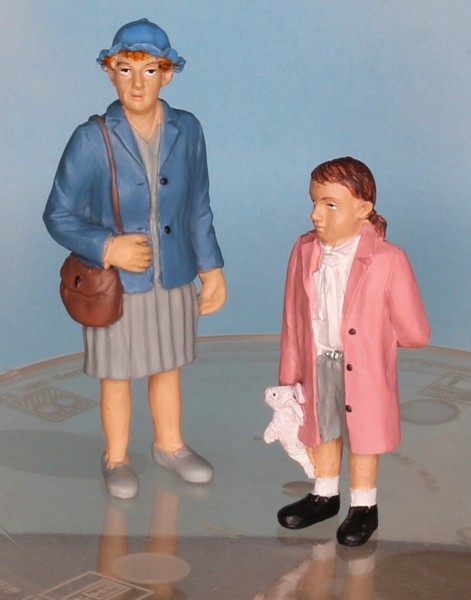 Bachmann Scenecraft 22-196, Spur G / MaßStab 1:22,5, Oma + Enkeltochter-image