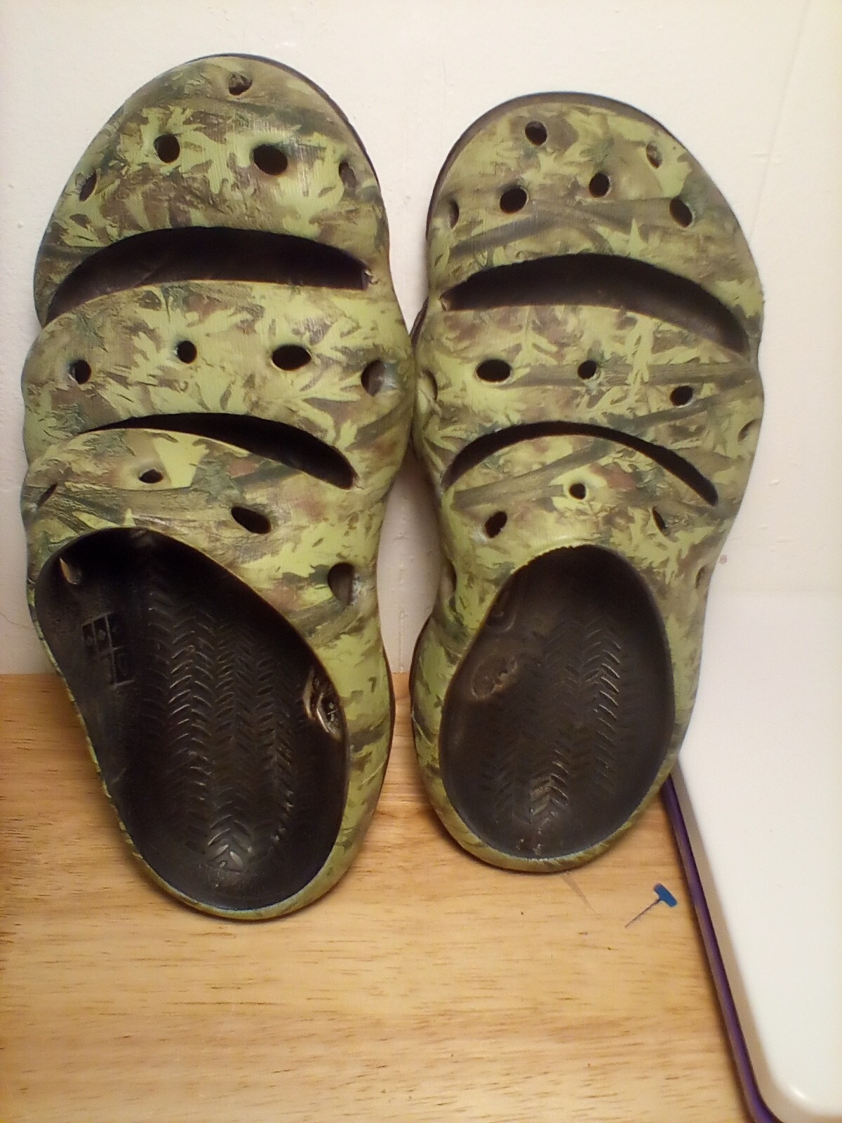 Zoccoli donna Keen Yogui Arts taglia 7 verde mimetico sandalo slip on scarpe mulo