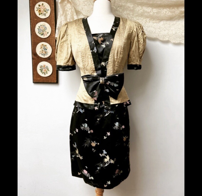 1960’s Vintage Silk Skirt & Blouse Set Butterfly Flor… Gem