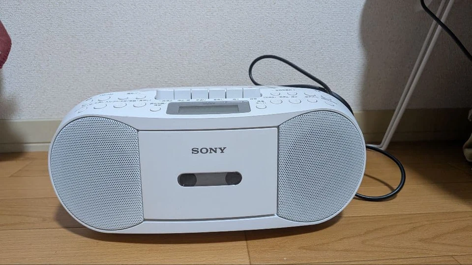 Sony CFD-S70 White Boombox AM FM Cassette CD Player Unused Pre-owned Japan - Image 2 of 4