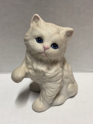 Cat Kitty Kitten Small Figurine Figure White blue eyes pink nose vintage 3 
