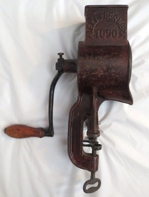 ANTIQUE ALEXANDERWERK CAST IRON & ENAMEL GRINDER/GRATER #1050 - MADE GERMANY