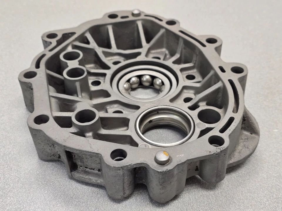 NICE USED ORIGINAL PORSCHE 914 TRANSMISSION MAGNESIUM INTERMEDIATE PLATE — 第 2/4 张图片