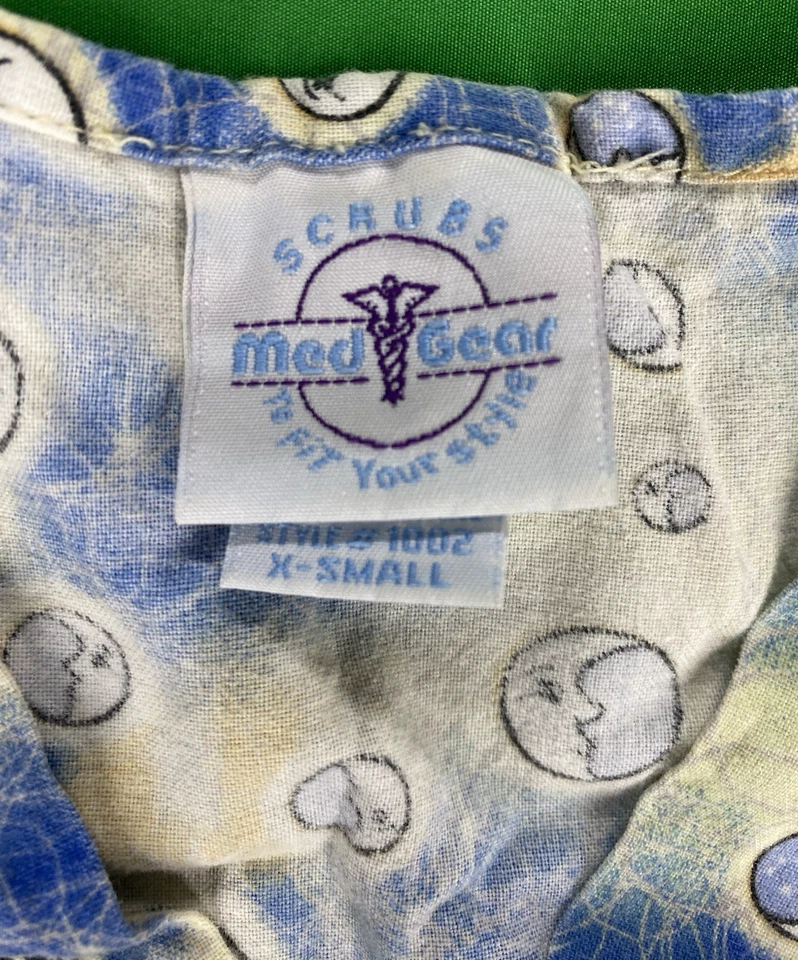 XS Blue and Yellow Crescent Moon Scrub Top - Image 3 of 4