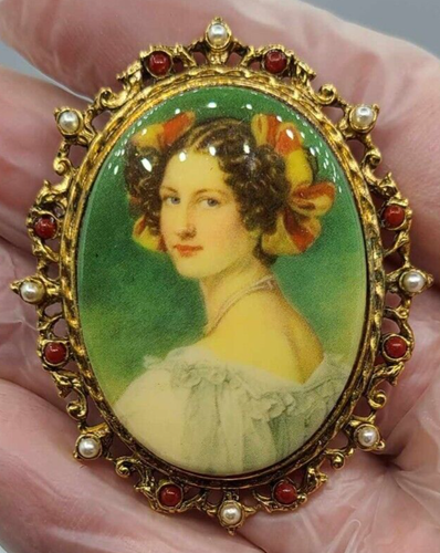 Vintage Arthur Pepper, signed ART Cameo Brooch and Earrings - Picture 3 of 10