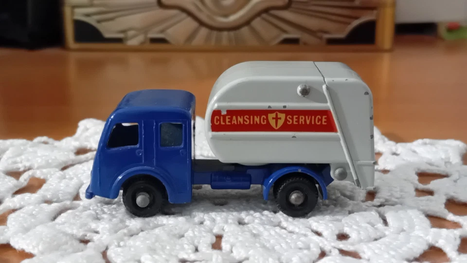 Matchbox Lesney N°15: "Tippax Refuse Collector". - Immagine 2 di 4