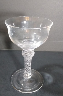 Foreign Advisory Crystal Airtwist Champagne Sherbet stem shape 1
