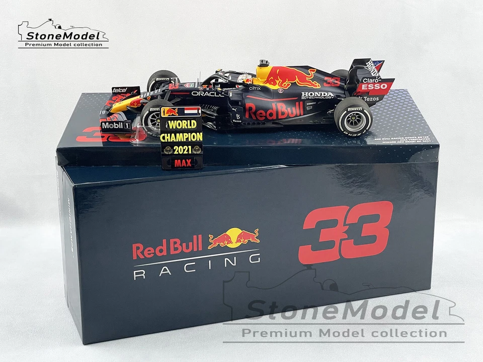 Red Bull F1 RB16B Max Verstappen Abu Dhabi 2021 World Champion 1:18 MINICHAMPS - Image 2 of 4