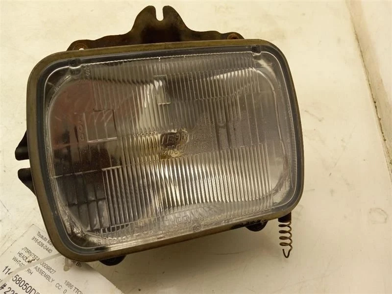 MONTAJE FARO DELANTERO DERECHO TOYOTA 4RUNNER LADO PASAJERO 84-86 Foto 2 de 4