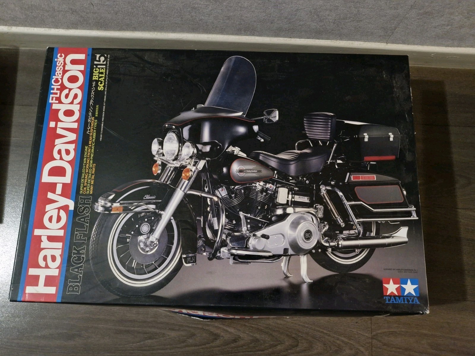 Maquette Tamiya Harley Davidson FLH Classic Noir Flash Spécial 1/6