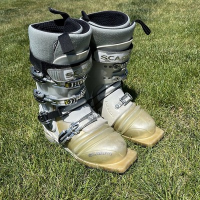 Scarpa T1 Telemark Ski Boots Mondopoint 255 US 7/8 - Opal/Gold/Silver And White