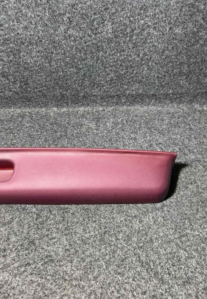 Chevrolet S10 1986-1994 panel de puerta reposabrazos pasajero derecho rojo OEM Foto 3 de 4