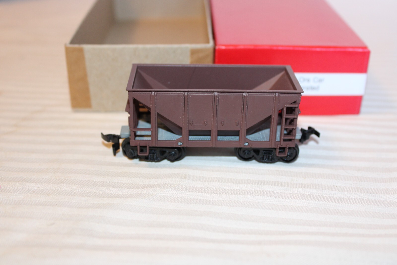 HO Scale Roundhouse, 26' Ore Car, Undecorated, Brown, Built