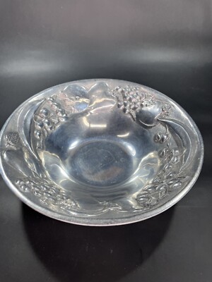 The Wilton Co RWP Large Round Pewter Salad / Fruit Bowl 9 3/16 