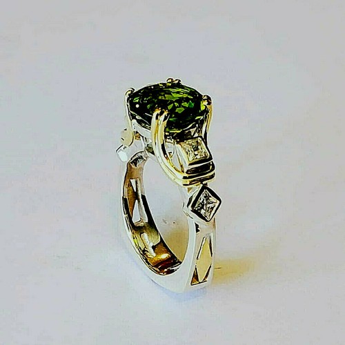 Sterling Silver and 18Kt Peridot Stone Ring with Accent Princess Cuts Size 7 - Picture 2 of 4