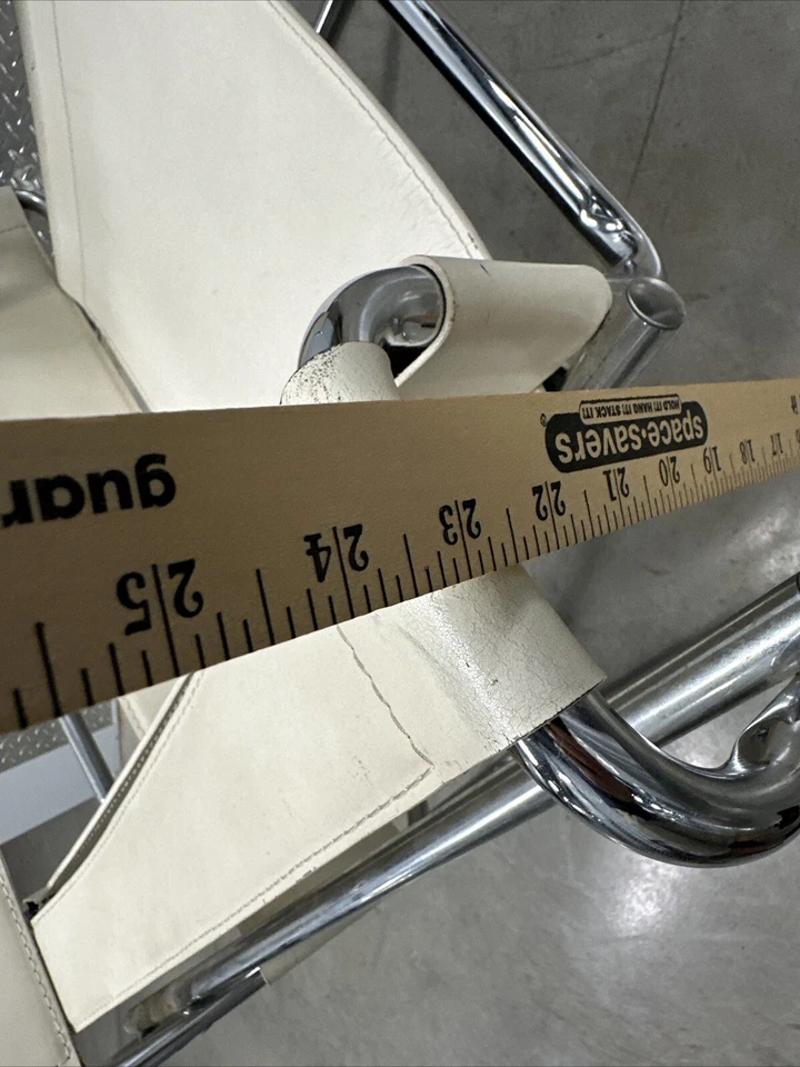 Silla de cuero beige tamaño completo estilo Wassily tal cual Foto 4 de 4