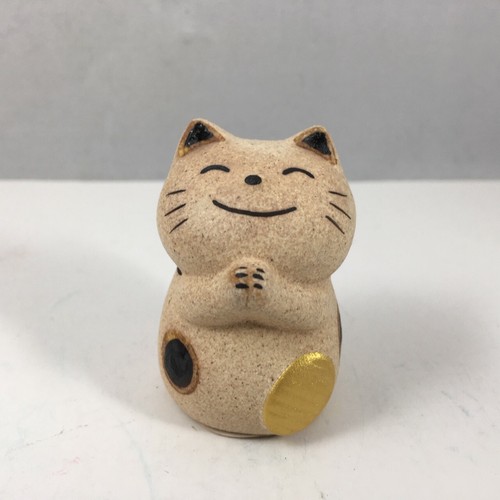 Japanese 2" Clay Maneki Neko Lucky Cat Gold Coin Ornament Arigato Made in Japan - Picture 3 of 6