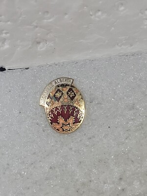 Town of Vegreville, Alberta Canada Tourist Travel Souvenir Pin Egg