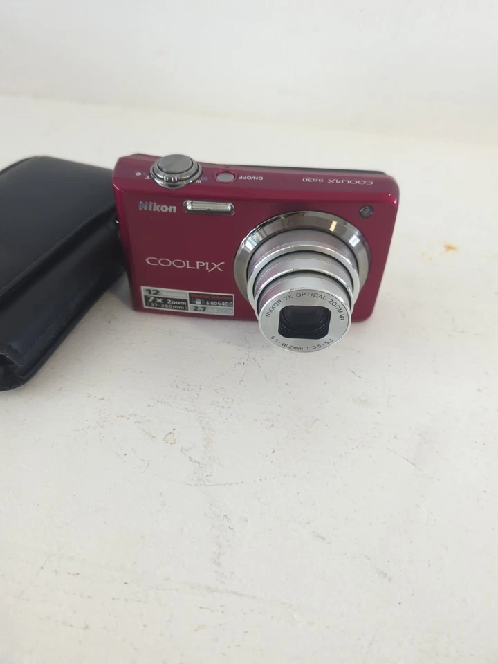 Cámara digital Nikon Coolpix 14,2 MP 7x zoom película HD con estuche Foto 4 de 4