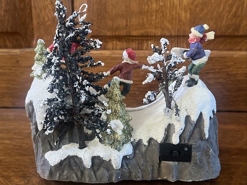 Lemax Carole Towne Collection Snowboarding Scene 2015 Christmas Village MIB - Picture 7 of 12