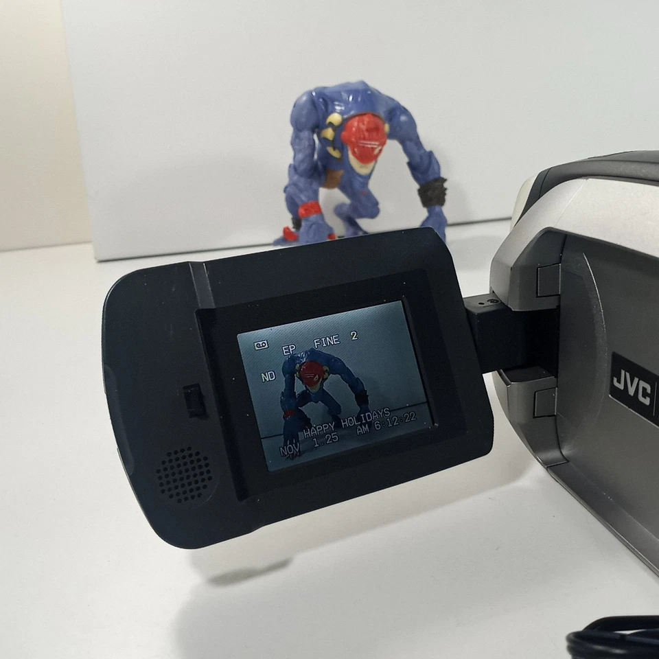 JVC Compact VHS-c Camcorder Model GR-AXM700U Charger New Battery Tested - Image 2 of 4