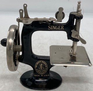 Singer Vintage Miniature Hand Crank Sewing Machine Decorative Collectible