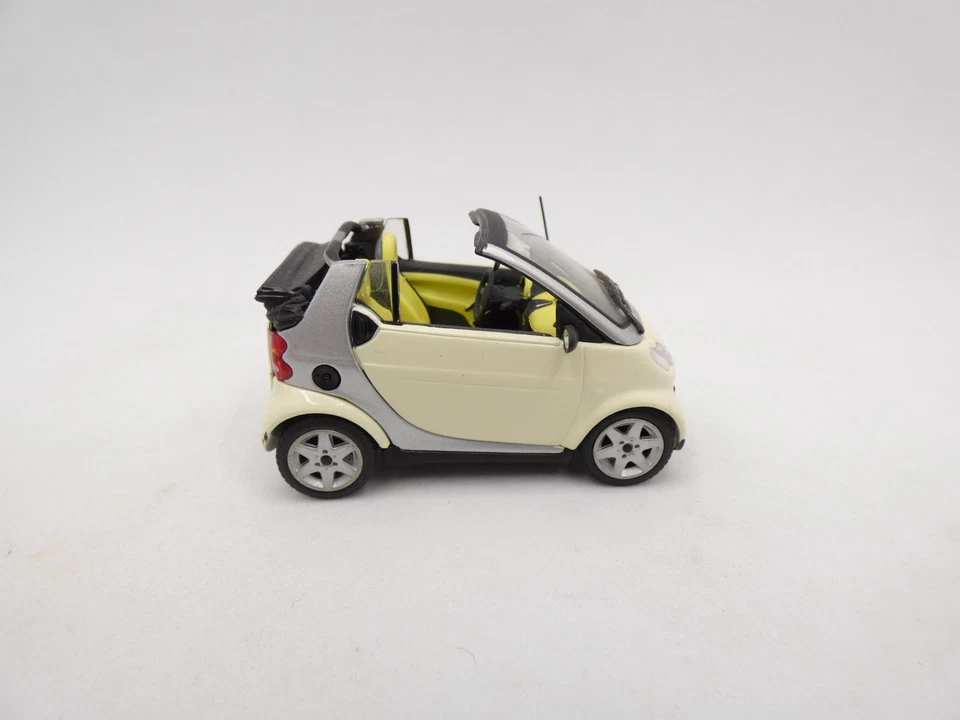 Smart Cabrio Crema 1/43 Minichamps - Imagen 3 de 3