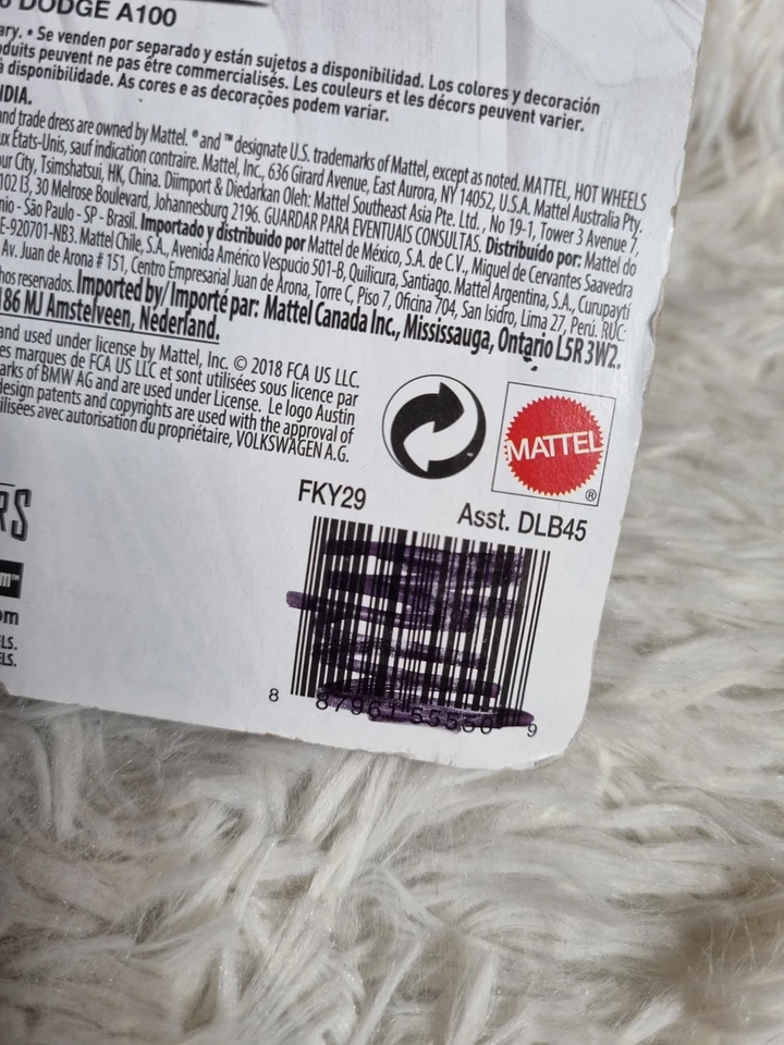 Hot Wheels 2018 Mulher Maravilha '67 Austin Mini Van DC Comics Real Riders 50º Ouro - Imagem 3 de 4