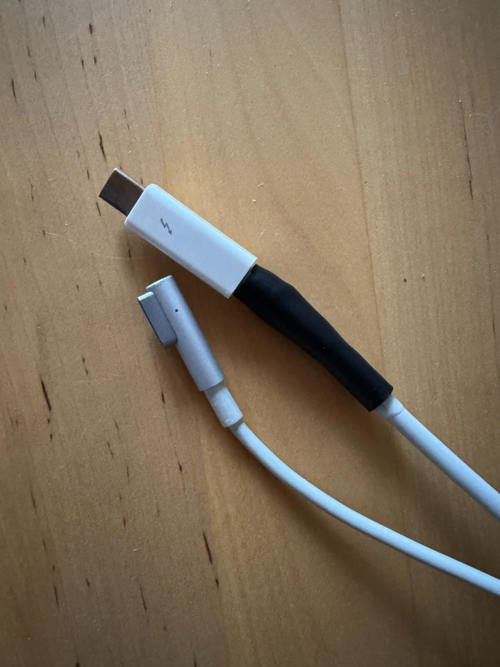 Apple Thunderbolt Display 27" LED Monitor A1407 – Guter gebrauchter Zustand - Bild 3 von 4