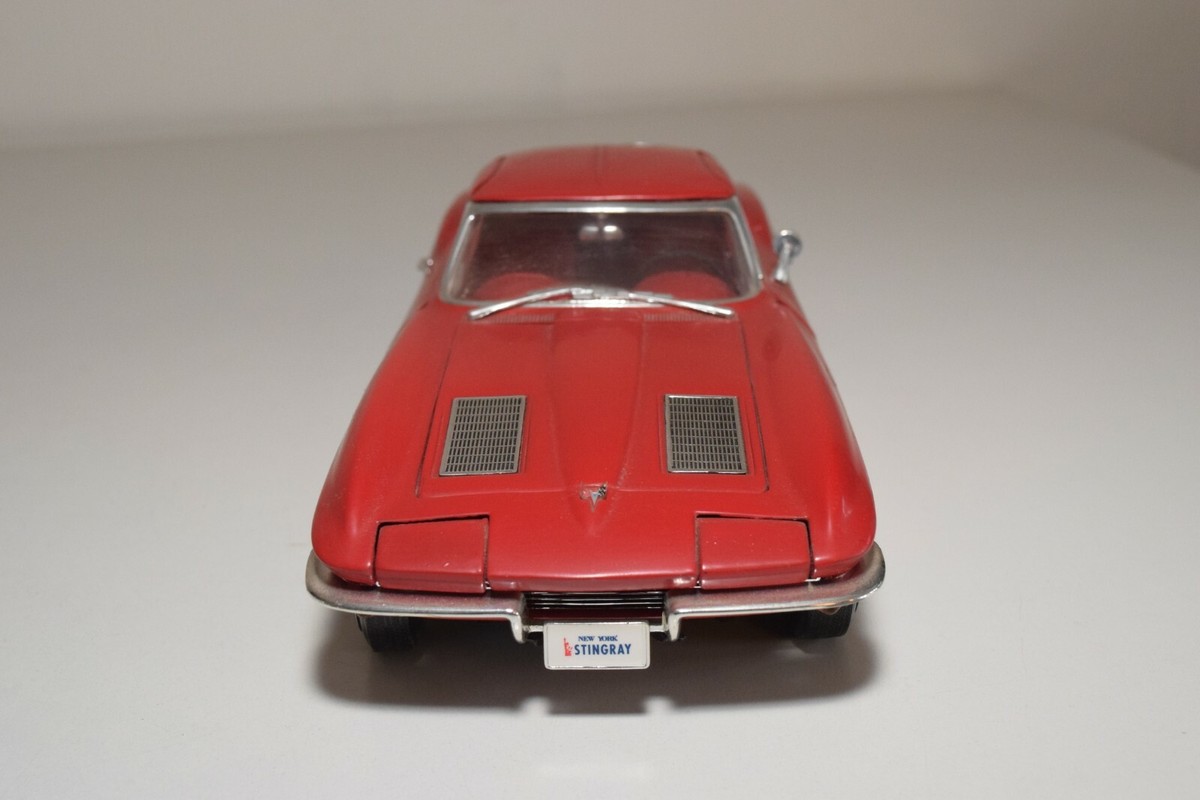 A19 1:18 ERTL CHEVROLET CORVETTE STINGRAY STING RAY RED NEAR