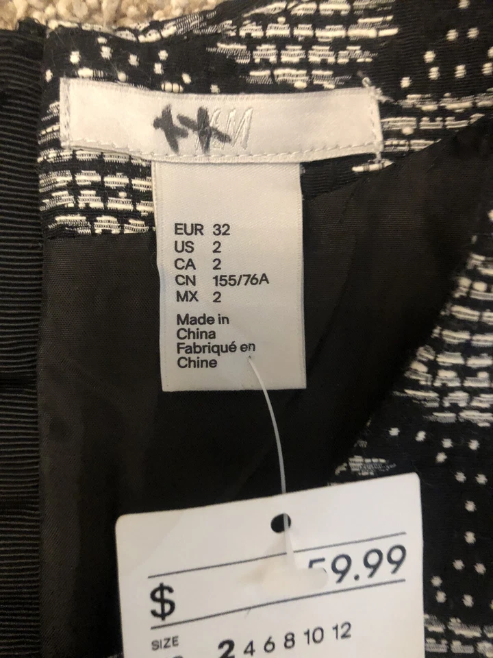 Vestido tejido acampanado y calce ondulado talla 2 blanco y negro H&M nuevo con etiquetas precio de venta sugerido por el fabricante 59,9 USD Foto 3 de 4
