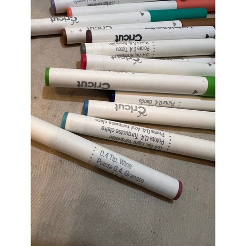 Cricut Ultimate Extra Fine Point Set of 39 - Picture 3 of 5