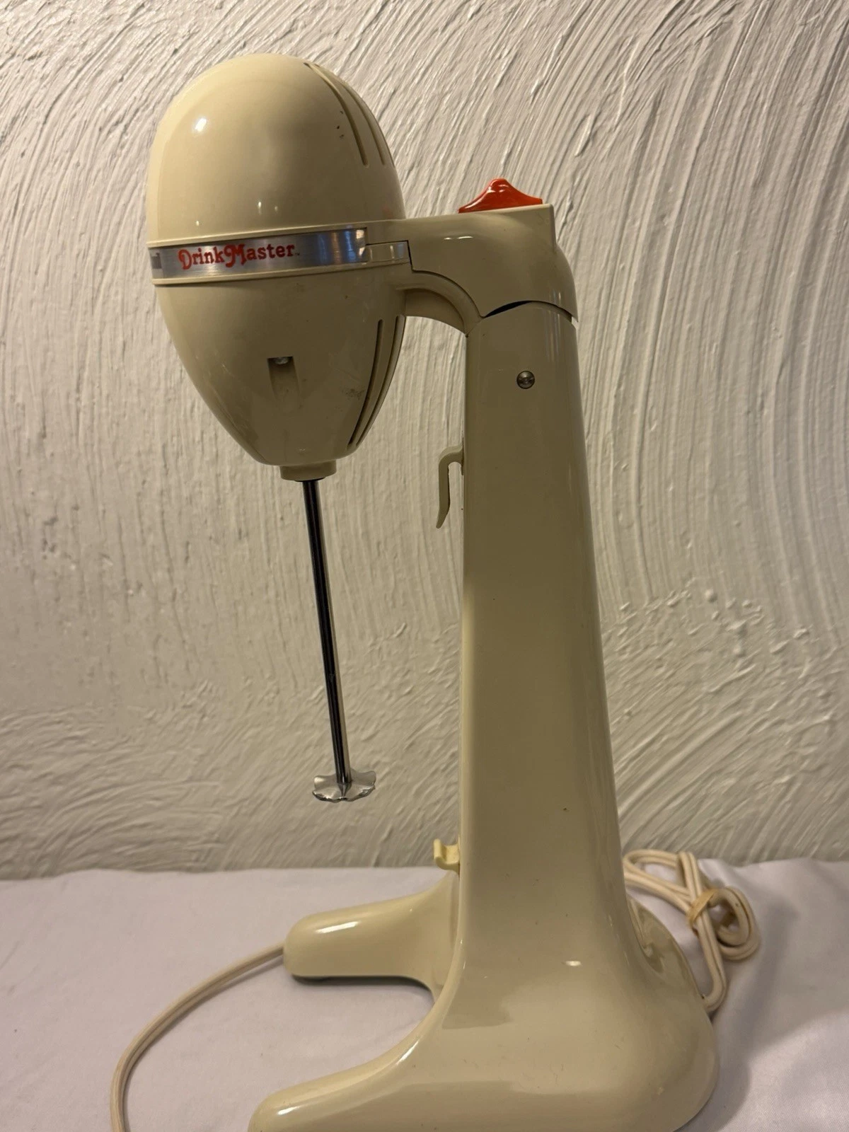 Vintage Hamilton Beach Beige Classic DrinkMaster Hand & Stand Mixer No Cup Works
Opens in a new wind