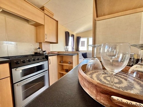 CHEAP STATIC CARAVAN FOR SALE IN SUFFOLK - FREE 2025 & 2026 SITE FEES! - Picture 4 of 8
