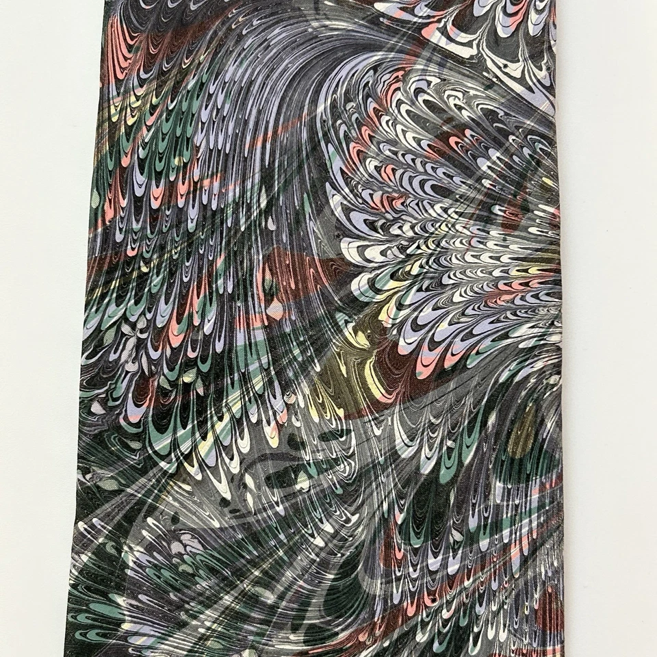 Corbata de diseñador de seda jaspeada a mano MOTH, Sausalito California, remolino abstracto, EE. UU. Foto 4 de 4