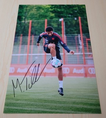 Malik Tillman - FC Bayern München- ORIGINAL-Autogramm auf 20x30 cm Foto