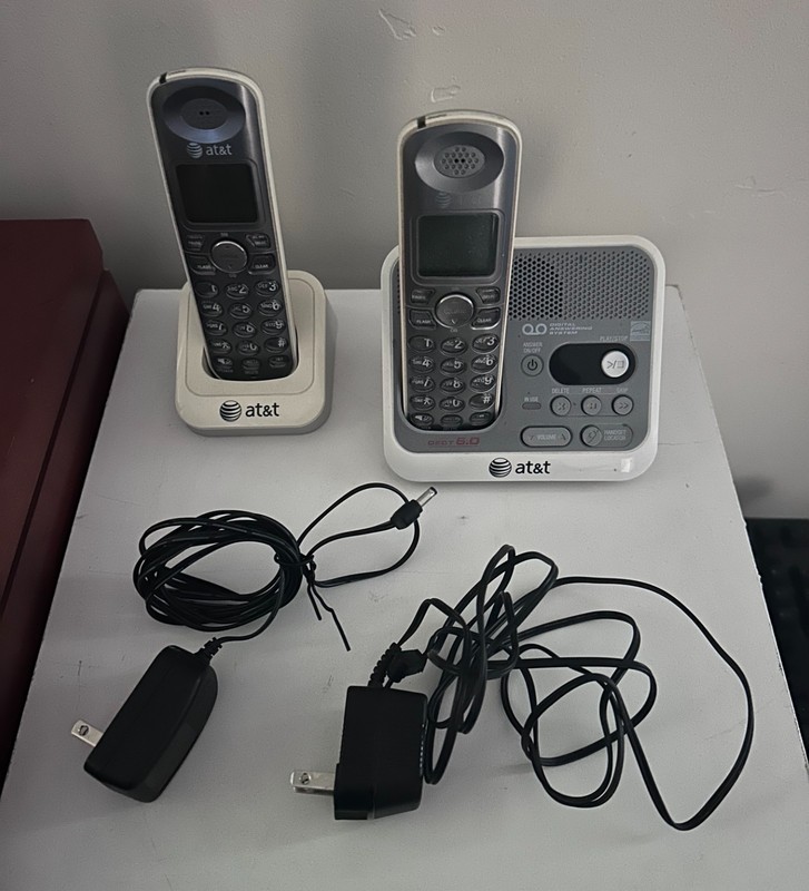 AT&T EL52260 DECT 6.0 Cordless Phone System w/ 2 Handsets & Answering Machine