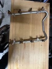 2006 MERCEDES CLS 5.0L 8 Cylinder Fuel Injection Rail with Injector Assembly OEM