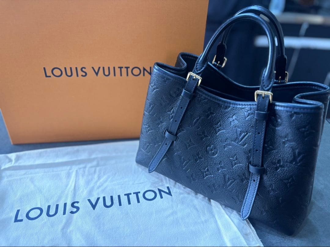 ✨LOUIS VUITTON ✨Black Babylon Tote
