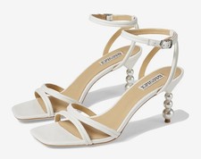 Badgley Mischka White Heels With Pearl Accent Size 7 New